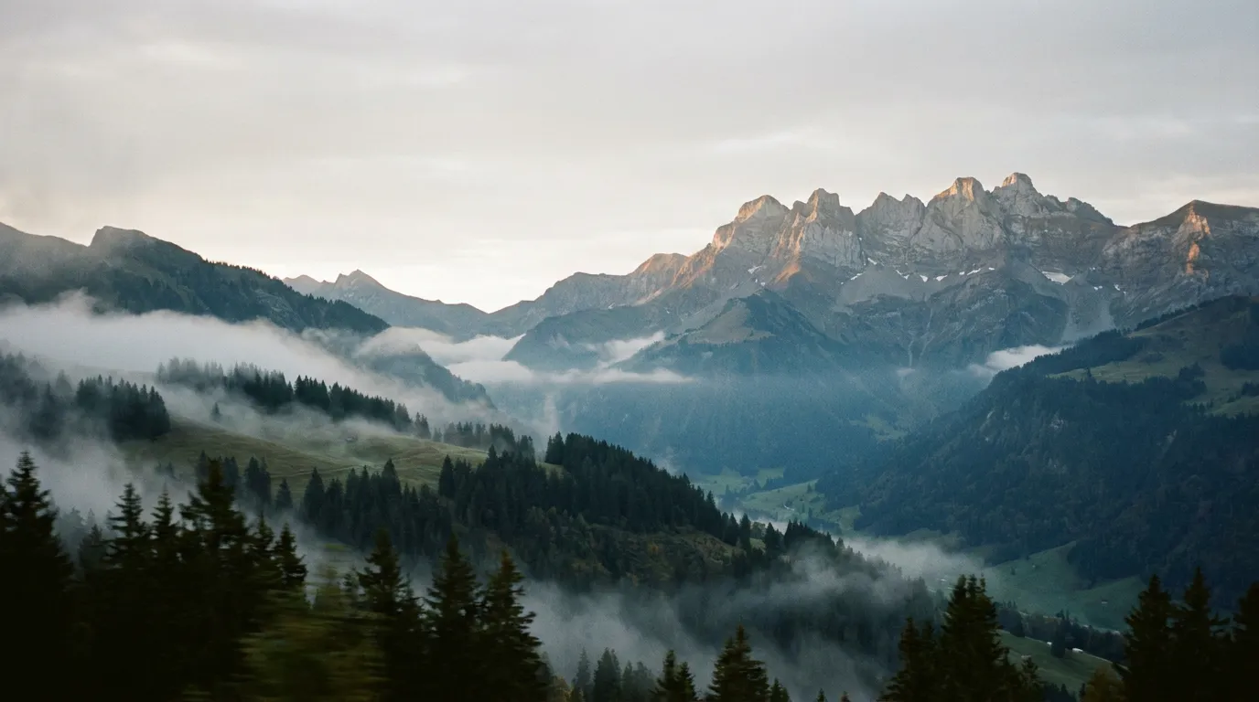 Les Dents du Midi au lever du jour, image d'ambiance provisoire en attendant les photographies de Didier